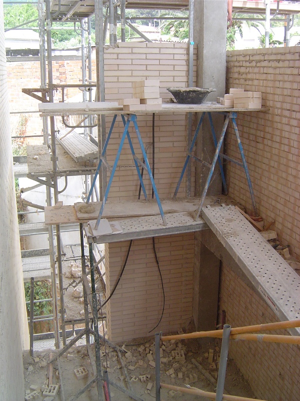 Andamio obra vista arquitecto técnico Paterna, aparejador Paterna, barbaridades en obras