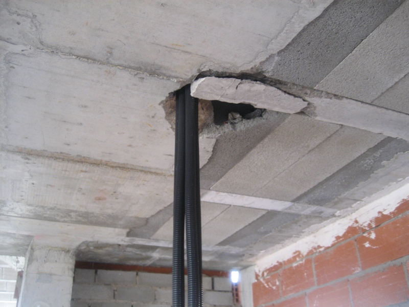 Atravesando viga y vigueta arquitecto técnico paterna, aparejador paterna, barbaridades en obras
